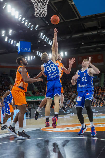 他的步幅更 他的步幅更